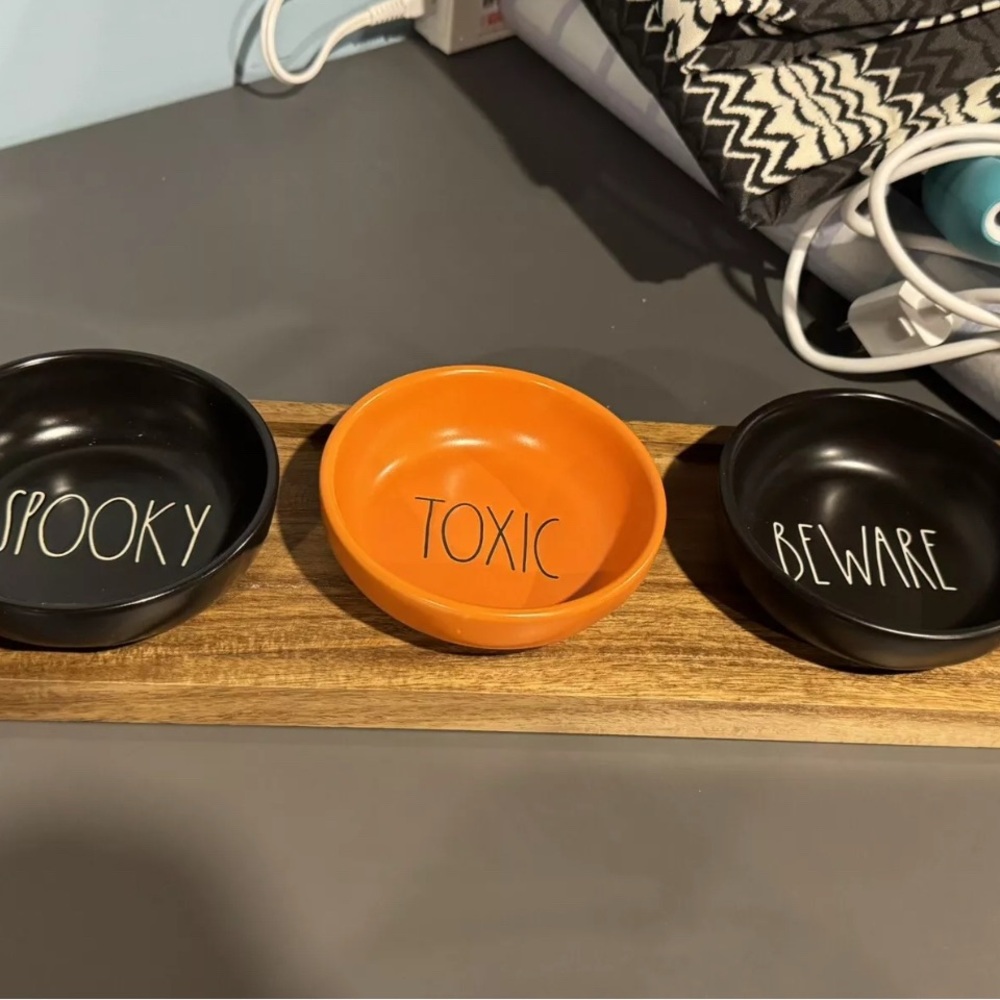 NEW RAE DUNN 3 DISH DIP TRAY HALLOWEEN SPOOKY TOXIC BEWARE PARTY
